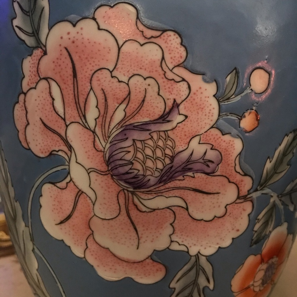 13.75” VTG Salamander Vase - Macau Chinese Porcelain - Picture 7 of 16